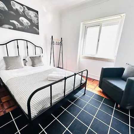 New Flat Da Horta, Location Hostel