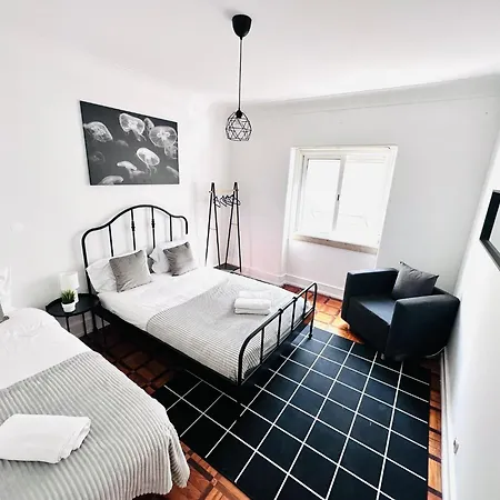 New Flat Da Horta, Location Hostel