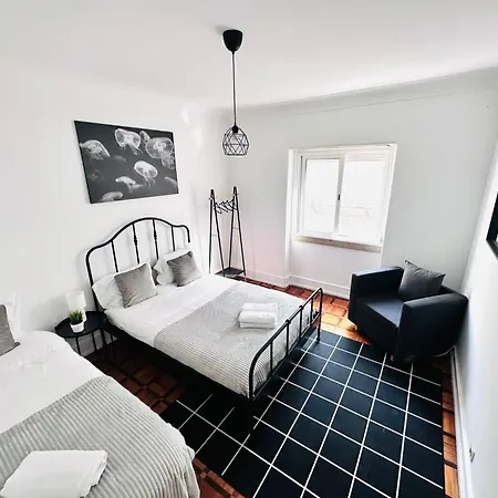 Hostel New Flat Da Horta, Location *
