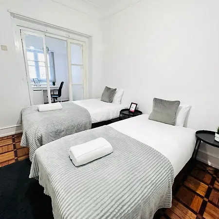 Hostel New Flat Da Horta, Location *
