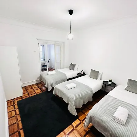 New Flat Da Horta, Location Hostel