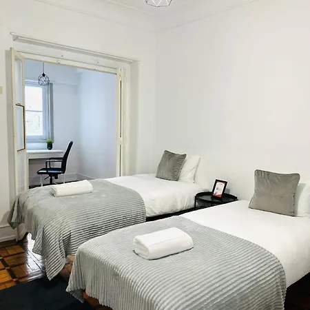 New Flat Da Horta, Location Hostel