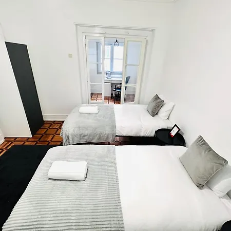 Hostel New Flat Da Horta, Location *