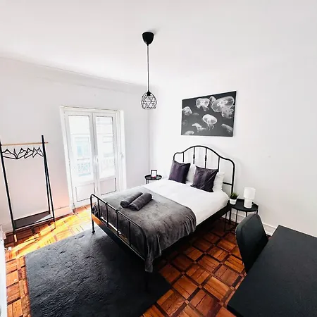 Hostel New Flat Da Horta, Location *