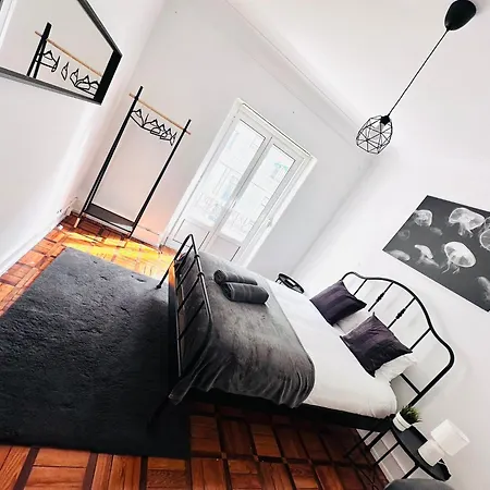Hostel New Flat Da Horta, Location *