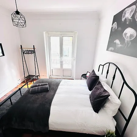 Hostel New Flat Da Horta, Location *