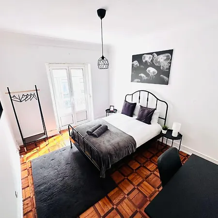 New Flat Da Horta, Location Hostel