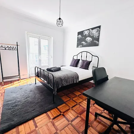 New Flat Da Horta, Location Hostel