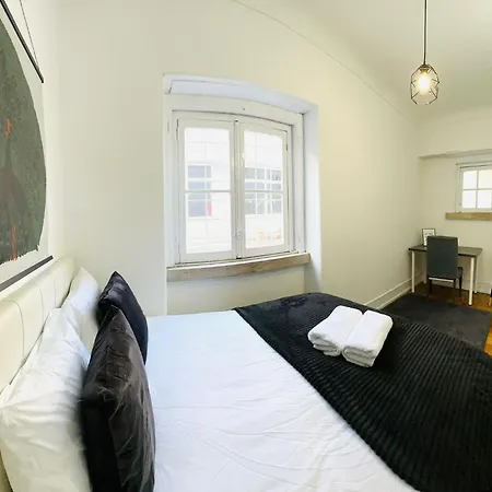 Hostel New Flat Da Horta, Location *